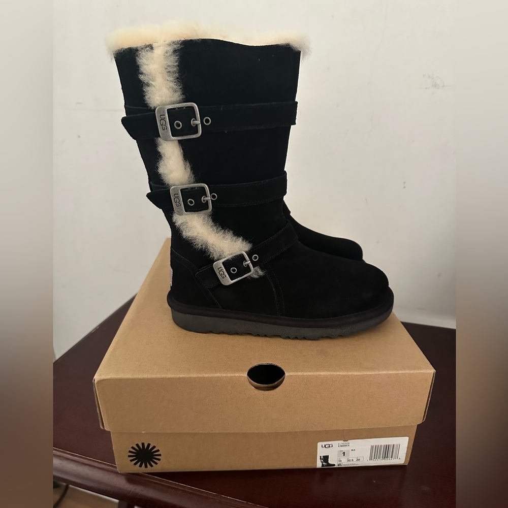UGG Black Maddie buckle kids Winter Boots with Fur Trim